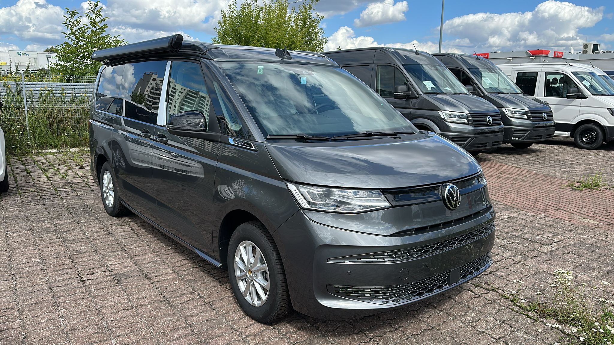 Nouveau VW T7 Beach Camper Gris Indium métallisé Led Top Alcantara