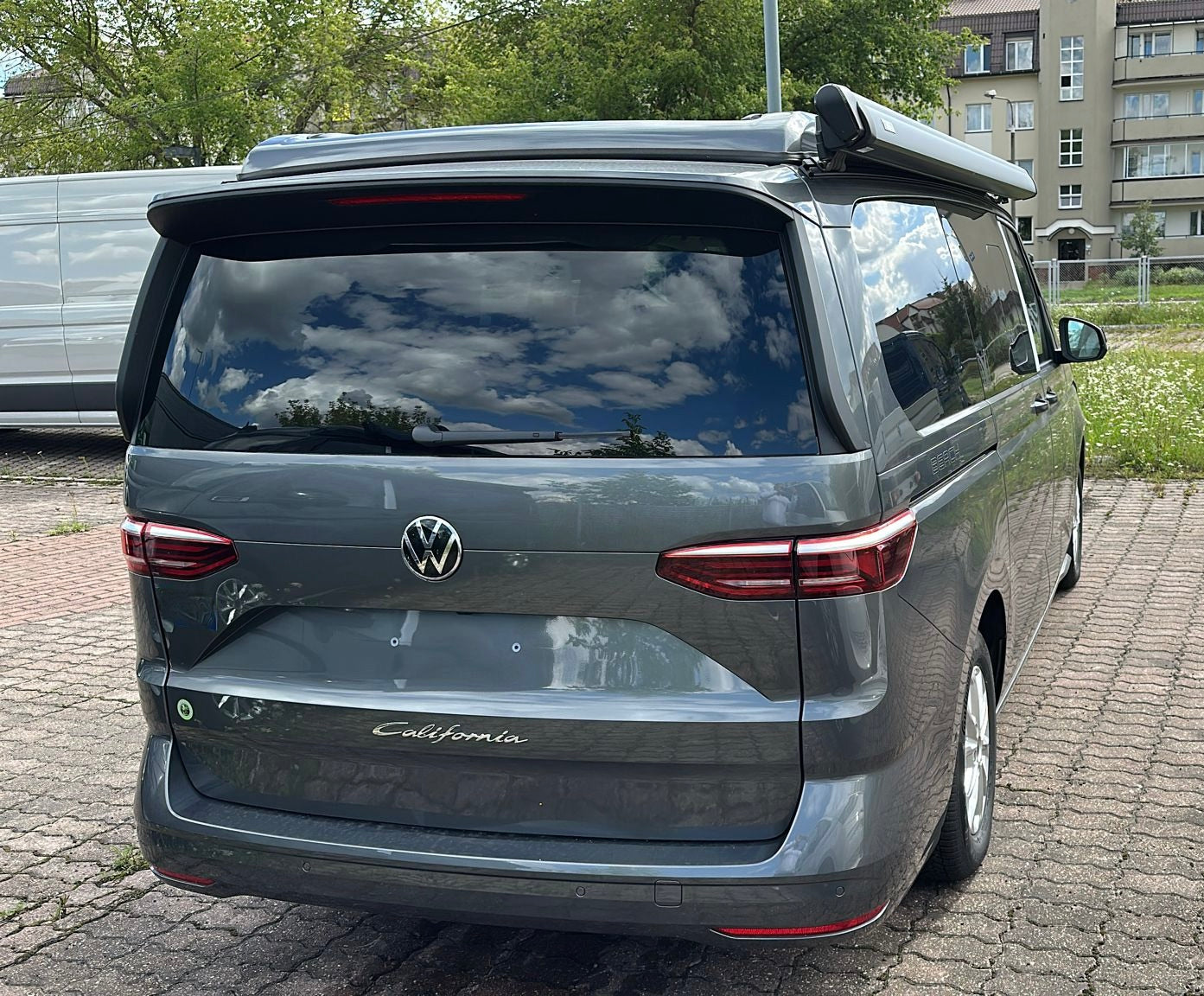 Nouveau VW T7 Beach Camper Gris Indium métallisé Led Top Alcantara