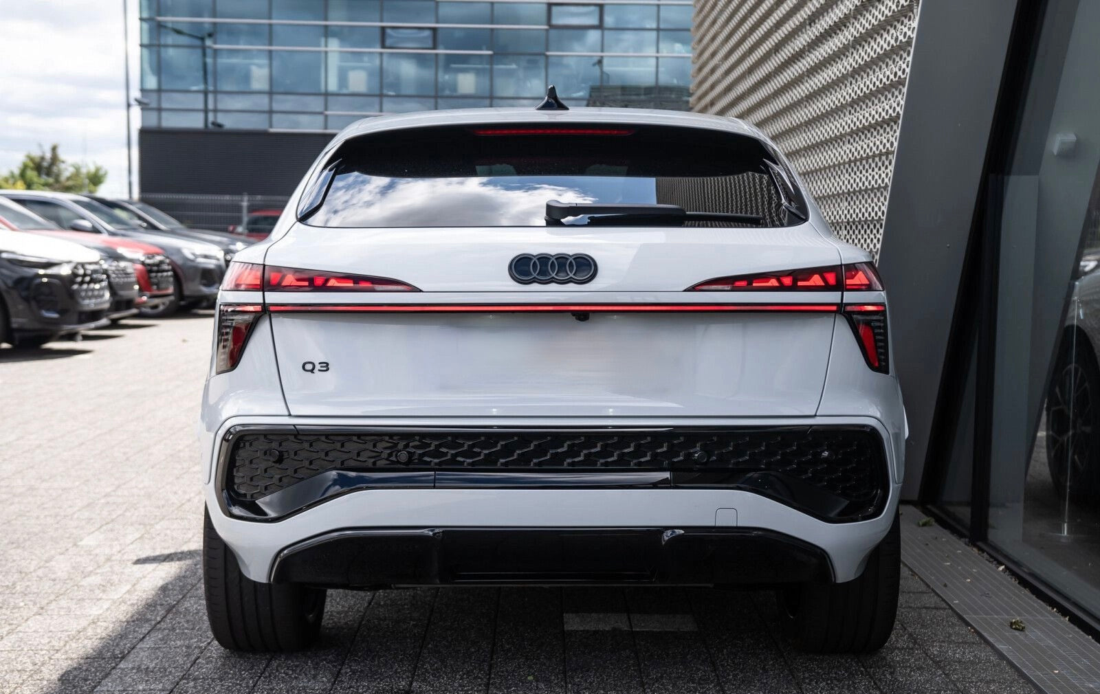 Nouveau Audi Q3 Sportback eHybrid 272ch S-Line full Options