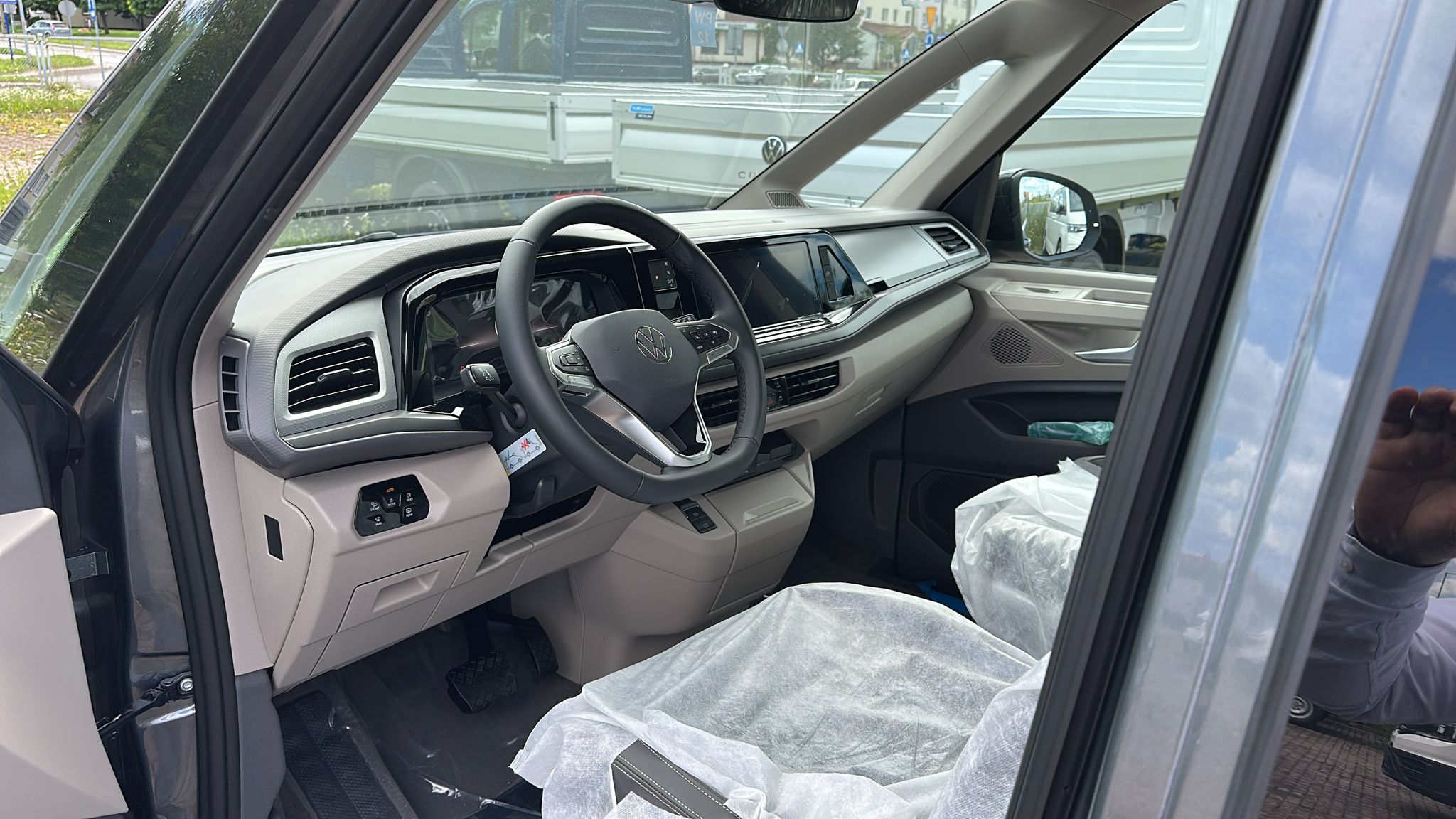 Nouveau VW T7 Beach Camper Gris Indium métallisé Led Top Alcantara