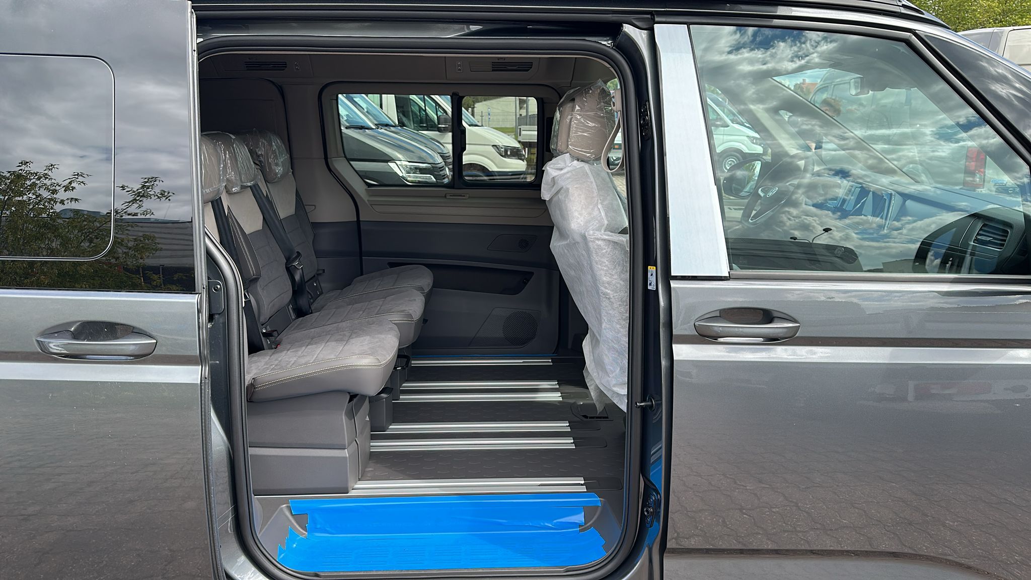 Nouveau VW T7 Beach Camper Gris Indium métallisé Led Top Alcantara