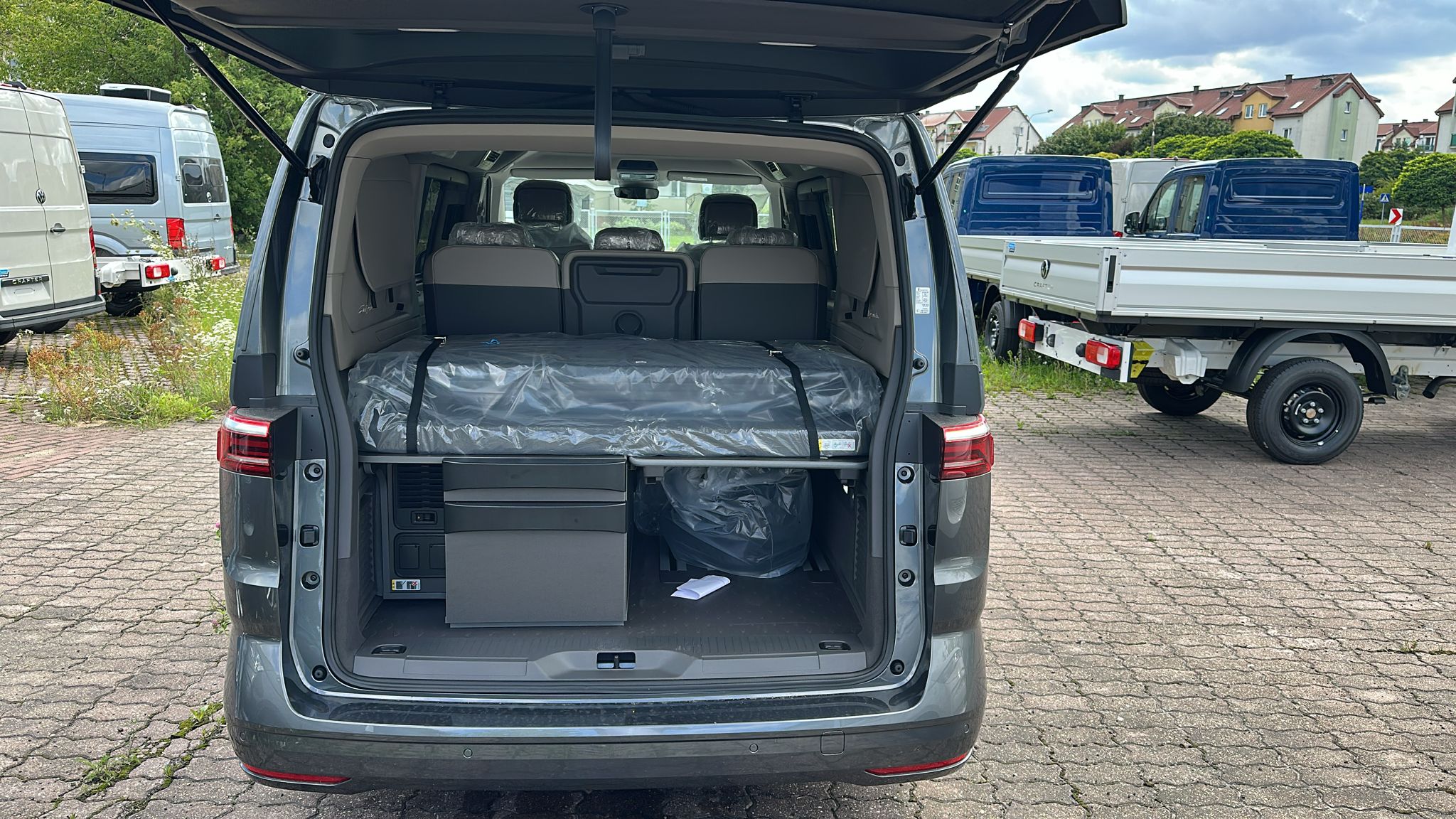 Nouveau VW T7 Beach Camper Gris Indium métallisé Led Top Alcantara